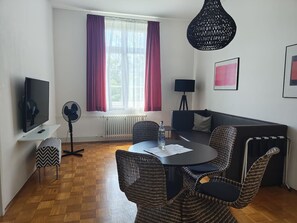 Dining - Central One-Bedroom Apartment in Konstanz (Konstanz)