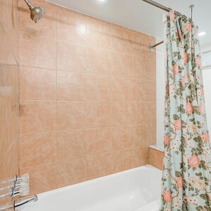 Douche, sèche-cheveux