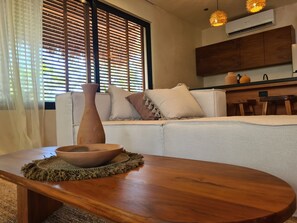 Departamento Confort, 2 habitaciones, alberca privada, vista al jardín | Salón ejecutivo