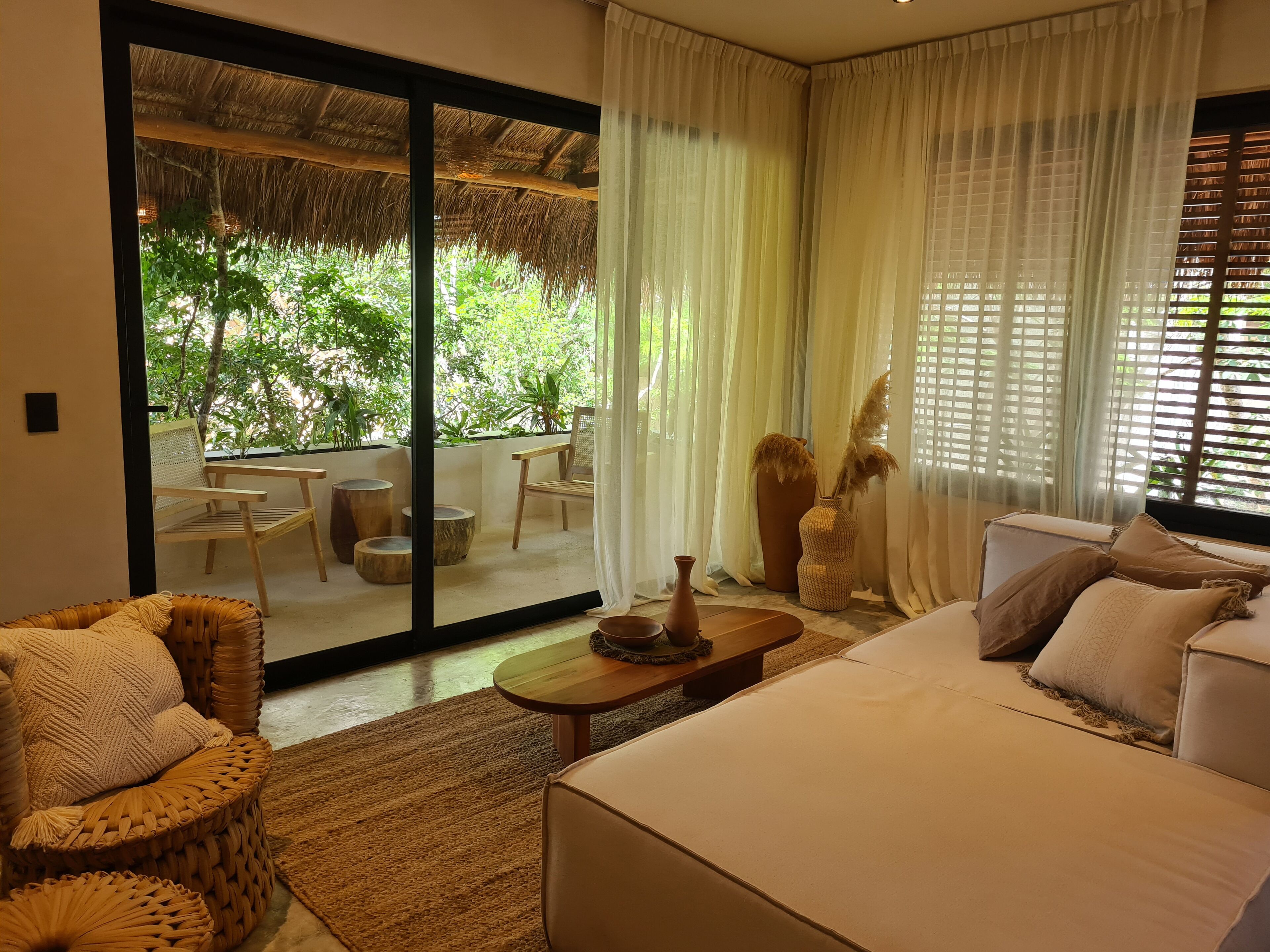 คอมฟอร์ทอพาร์ทเมนท์, 2 ห้องนอน, สระว่ายน้ำส่วนตัว, วิวสวน | เอ็กเซกคิวทีฟเลาจน์