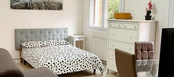 Charming three bedroom apartment, a few steps from the sea!