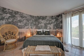 Deluxe Quadruple Room | Free WiFi