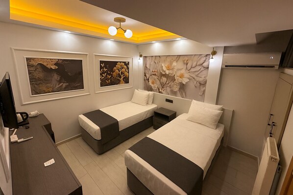 Basic Twin Room | In-room safe, iron/ironing board, free WiFi