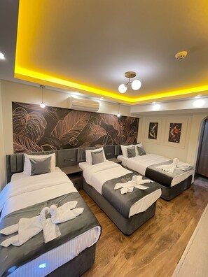 Phòng 4 dành cho gia đình, nhiều giường | Két bảo mật tại phòng, bàn ủi/dụng cụ ủi quần áo
