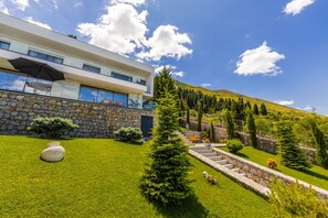 Villa | 4 bedrooms - Horizon Villa Luxurious Lakefront Retreat (Shkodër)