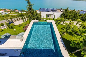 Villa - Horizon Villa Luxurious Lakefront Retreat (Shkodër)