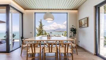 House, Smoking | Dining room