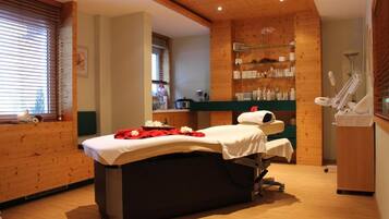 Sauna, 1 salle de soins, massages