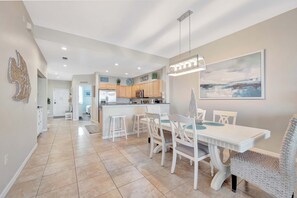 House, Accessible - Waterfront 3B Balcony Hot Tub Pool Near Beach (Clearwater Beach)