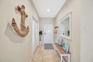 House, Accessible - Waterfront 3B Balcony Hot Tub Pool Near Beach (Clearwater Beach)