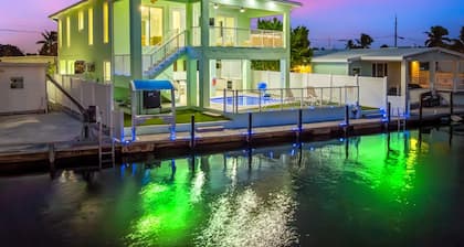 Aqua Verde Waterfront Lux Gem Dock Game Room