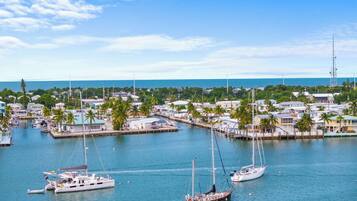 Villa | 3 bedrooms, desk, Internet