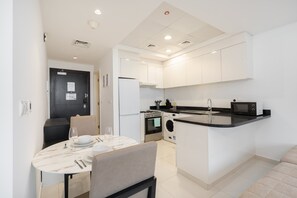 House - Stayshort - 1 Bed in JVC Sleeps 4 With City Views (Dubai)