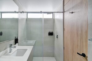 House - w Awesome Loft w Balcony in Santa Barbara (Bogotá)
