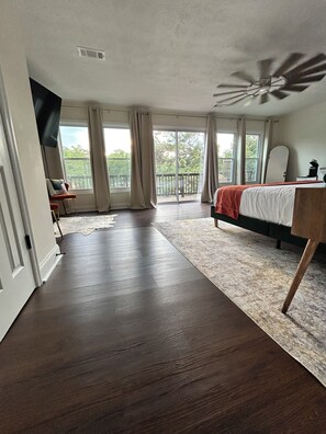 4 bedrooms, desk, travel cot, WiFi - 4BR/3BA Lakefront on Lake Harding: Dock, Ramp, Quiet Slough Views! (Salem)