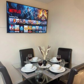 Dining room - Clifton Apartment (Cardiff)