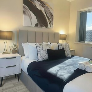 Iron/ironing board, free WiFi - Clifton Apartment (Cardiff)