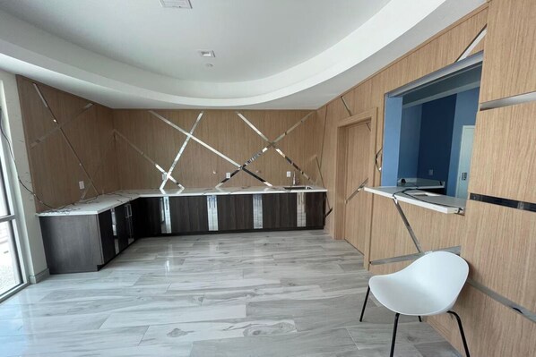 المنشأة من الداخل