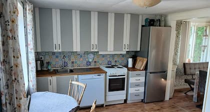 Vacation home for families and vacations with dogs. Swimming lake and hiking trails nearby.