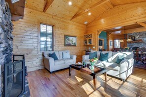 Interior - Near Waterfalls: Scenic Highlands Group Getaway! (Highlands)