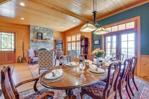 Interior - Near Waterfalls: Scenic Highlands Group Getaway! (Highlands)