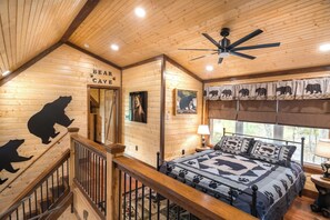 3 bedrooms, Internet, bed sheets - BEARLY LIVIN!  NEW CABIN ON 2 ACRES OF PRIVATE SMOKIES TROUT STREAM!  WOW !! (Cosby)