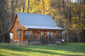 Exterior - BEARLY LIVIN!  NEW CABIN ON 2 ACRES OF PRIVATE SMOKIES TROUT STREAM!  WOW !! (Cosby)
