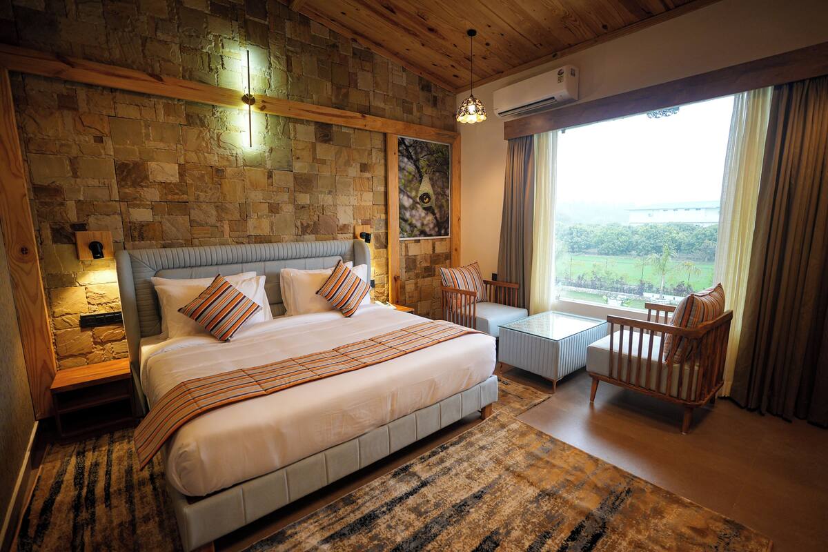 Weaver Bird | Individually decorated, individually furnished, desk, laptop workspace