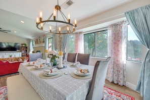 House (3 Bedrooms) | Interior