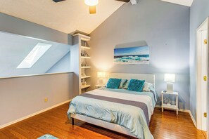 Interior - Golf, Gamble & Deep-sea Fish: Little River Condo (Little River)