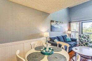 Interior - Golf, Gamble & Deep-sea Fish: Little River Condo (Little River)