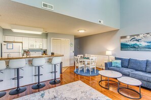 Interior - Golf, Gamble & Deep-sea Fish: Little River Condo (Little River)