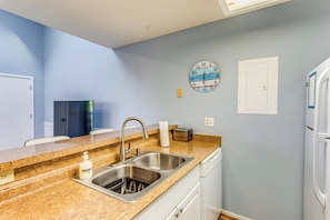 Interior - Golf, Gamble & Deep-sea Fish: Little River Condo (Little River)