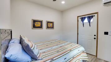 Apartment (0 Bedroom) | Interior