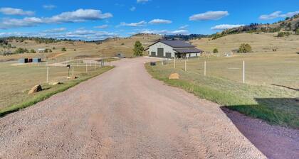 On 90 Scenic Acres! Rural Hot Springs Retreat