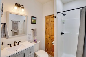Apartment (0 Bedroom) | Interior - On 90 Scenic Acres! Rural Hot Springs Retreat (Hot Springs)