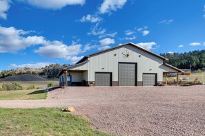 Apartment (0 Bedroom) | Interior - On 90 Scenic Acres! Rural Hot Springs Retreat (Hot Springs)