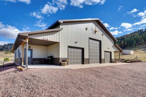 Interior - Trail Access & Scenic Views! Rural Hot Springs Gem (Hot Springs)