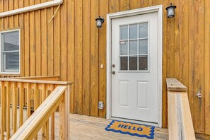 Cottage (2 Bedrooms) | Interior - Ultimate Relaxation! Lake-view Cottage in Bradford (Bradford)