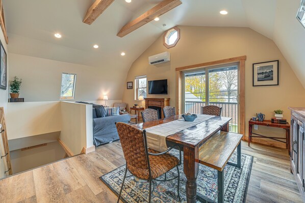 Cottage (2 Bedrooms) | Interior - Ultimate Relaxation! Lake-view Cottage in Bradford (Bradford)