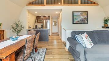 ์ฝํฐ์ง (2 Bedrooms) | ๋ด๋ถ