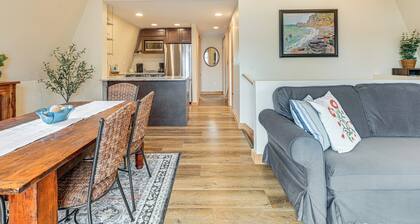 Ultimate Relaxation! Lake-view Cottage in Bradford