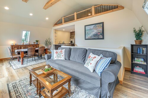 Ultimate Relaxation! Lake-view Cottage in Bradford