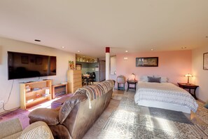 Apartment (0 Bedroom) | Interior - Studio Near Hot Minerals Soak: 360-view of Valley! (Hot Springs)