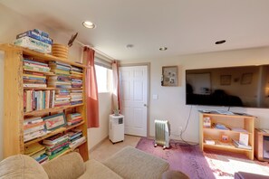 Apartment (0 Bedroom) | Interior - Studio Near Hot Minerals Soak: 360-view of Valley! (Hot Springs)