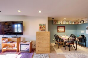 Apartment (0 Bedroom) | Interior - Studio Near Hot Minerals Soak: 360-view of Valley! (Hot Springs)