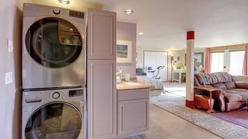 Apartment (0 Bedroom) | Interior