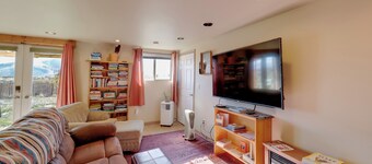 Studio Near Hot Minerals Soak: 360-view of Valley!