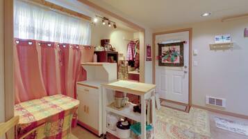 Apartment (0 Bedroom) | Interior