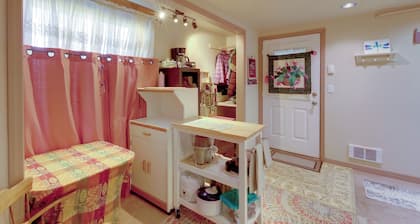 Studio Near Hot Minerals Soak: 360-view of Valley!